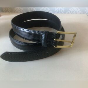 Genuine leather textured black belt. Very good condition. Size 40